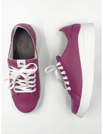 Damskie wygodne skórzane sneakersy KD MED 126 - purpura