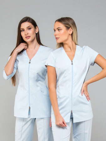 Bluza medyczna dla pielęgniarek rękaw 3/4 LILY - baby blue